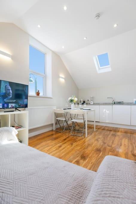 Apartment Two Bed In Leytonstone