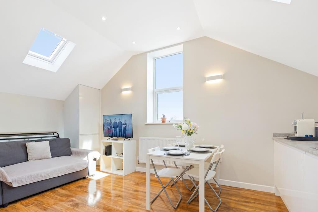 Appartamento Two Bed In Leytonstone Londra